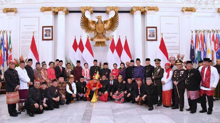 Dinilai Kinerja Buruk, Jokowi Perlu Evaluasi Darmin dan Sri Mulyani