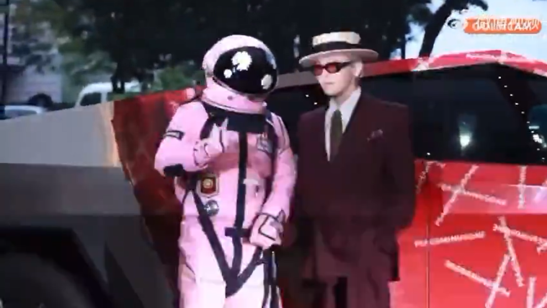 Ketika Raja K-Pop Bertemu Raja Teknologi, G-Dragon Promosikan Tesla CyberTruck Elon Musk