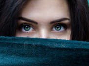 Wanita Wajib Tahu, Fungsi dan Cara Pakai Eye Cream Setiap Hari