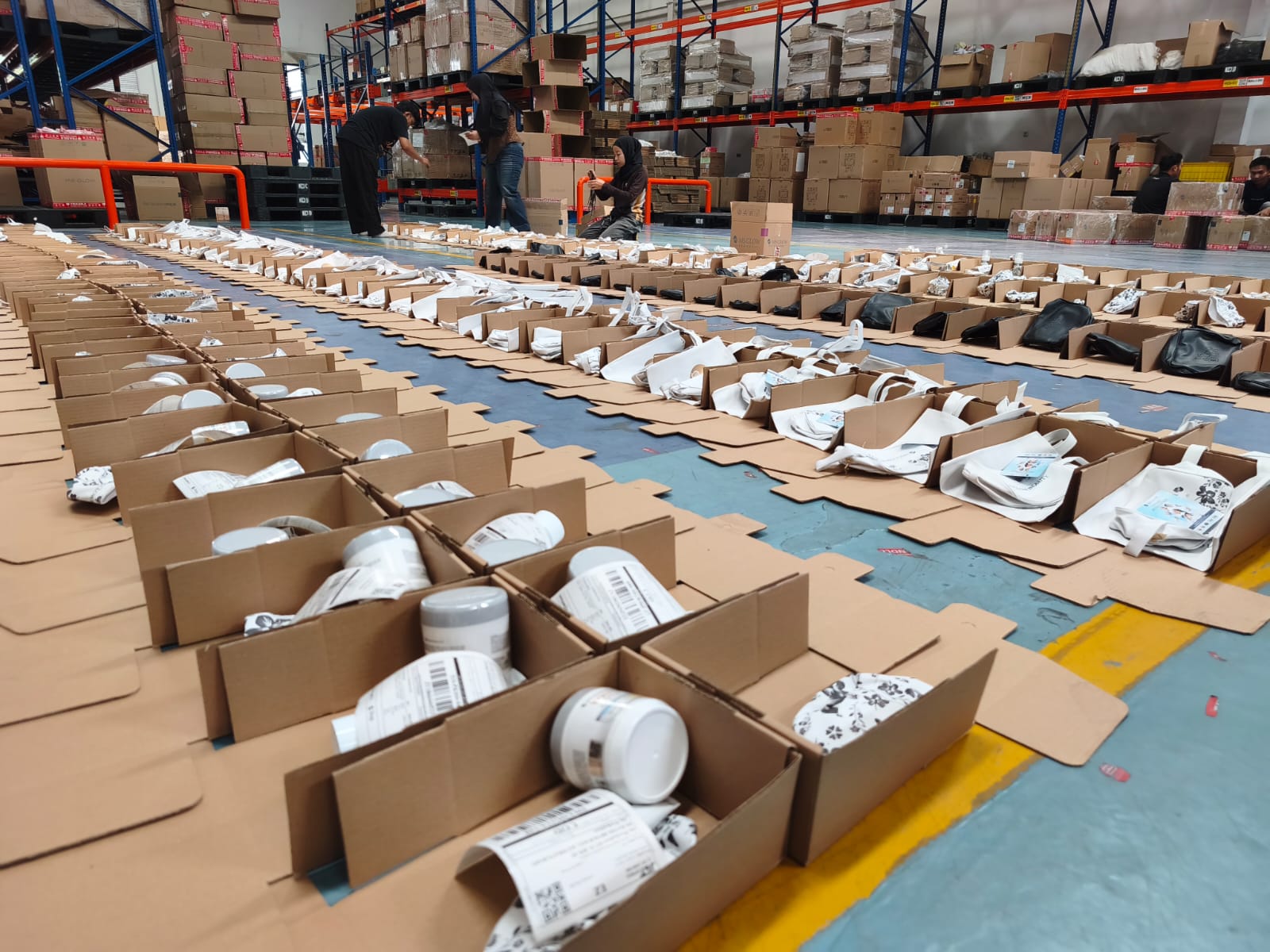 MS Glow didukung tiga pabrik dan gudang utama