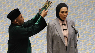 Pengucapan Sumpah Jabatan Sari Yuliati Sebagai Wakil Ketua DPR Gantikan Adies Kadir 