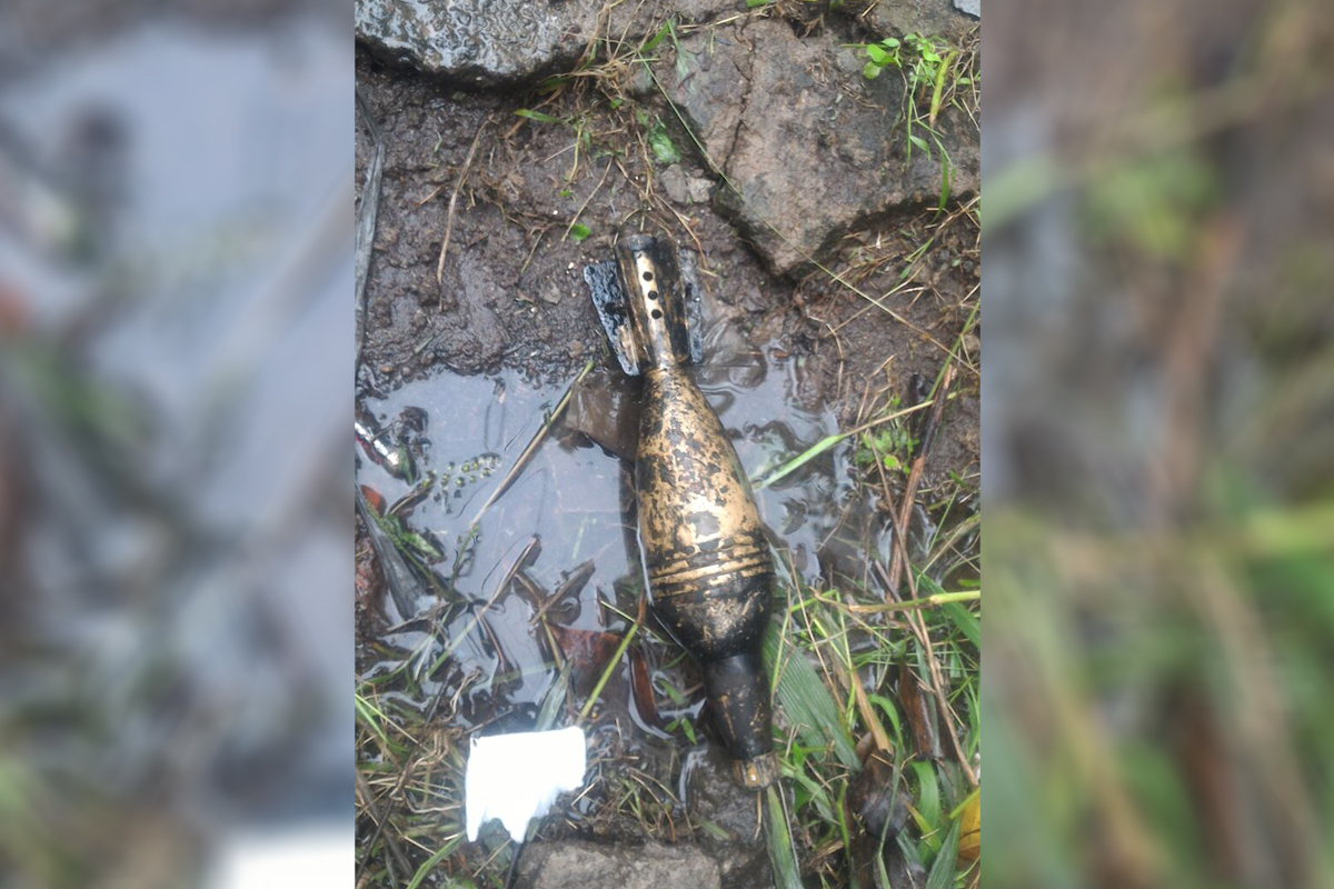 Penemuan granat dan mortir di Jalan Gudang Utara, Bandung. (MP/Mauritz)