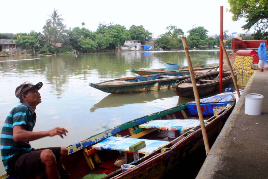 Tempat penyewaan perahu di Dermaga Peh Cun Kali Cisadane Kota Tangerang (MP/Widi Hatmoko)