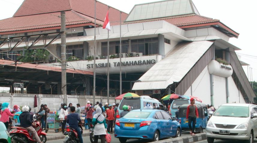 Ruas jalan di depan Stasiun Tanah Abang. (NET)