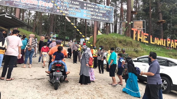 Libur Panjang, Objek Wisata Candi Cetho di Karanganyar Diserbu Pengunjung