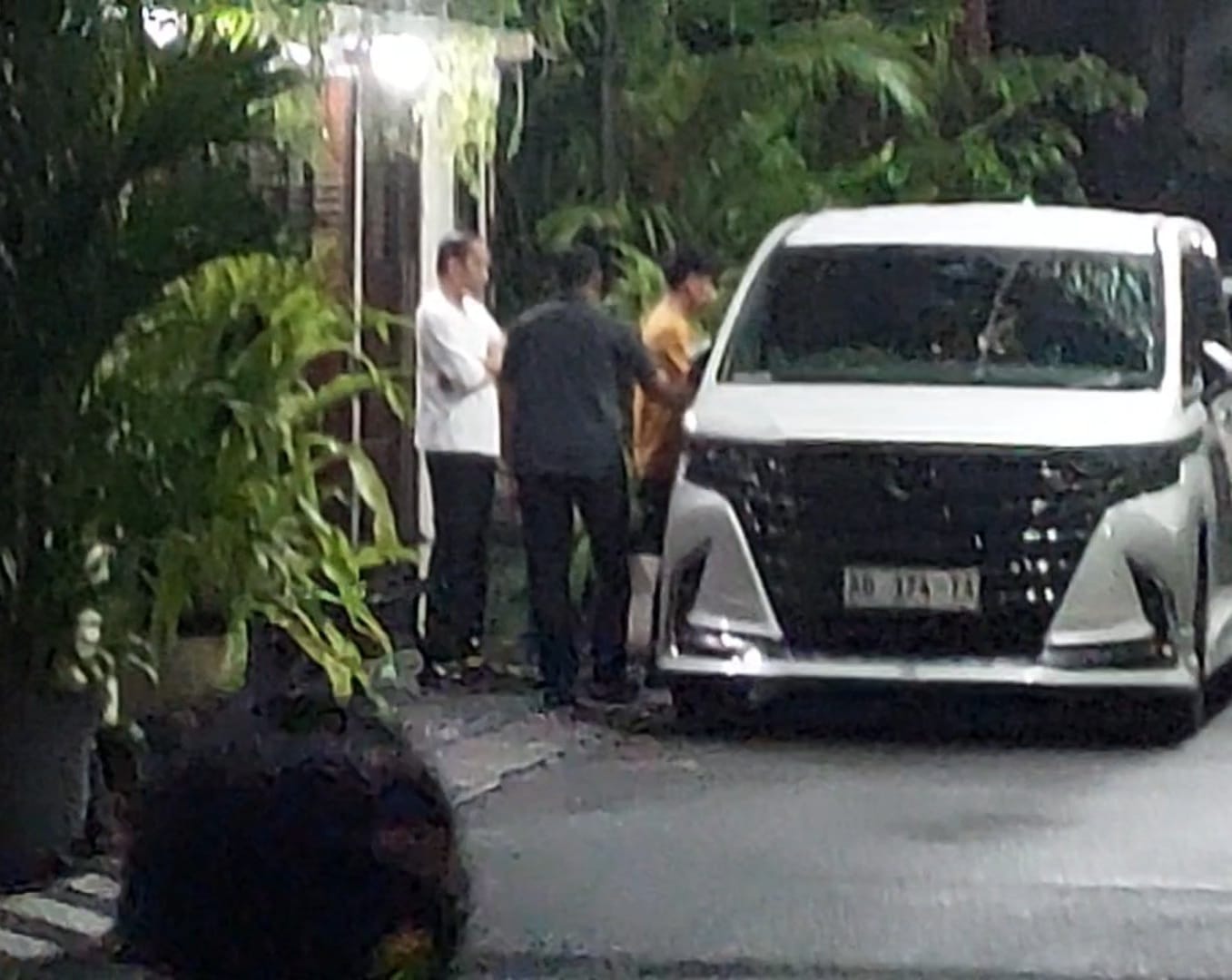 Pulang Kampung, Wapres Gibran Bertemu Wali Kota Solo, Ziarah, hingga Menutup Hari di Kediaman Jokowi