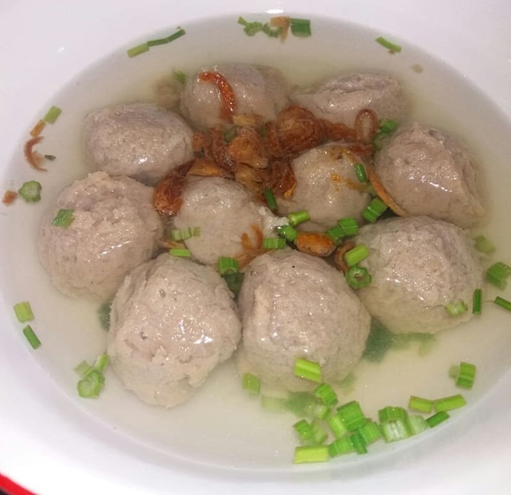 Bakso dengan kuah bening. (Foto: instagram.com/kartinidjauhari)