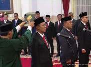 Jokowi Lantik Hasan Nasbi, Dadan dan Taruna Ikrar Jadi Kepala Badan