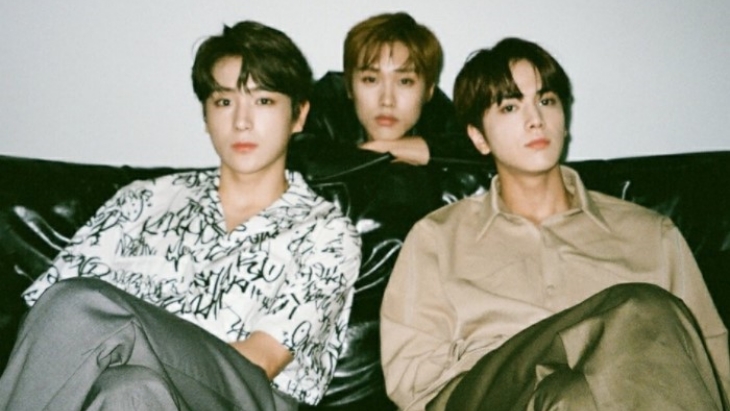 Tiga personel The Boyz kelahiran 1997 berharap 2021 akan jadi tahun terbaik buat grup mereka, (Foto: Cre.ker Entertainment)