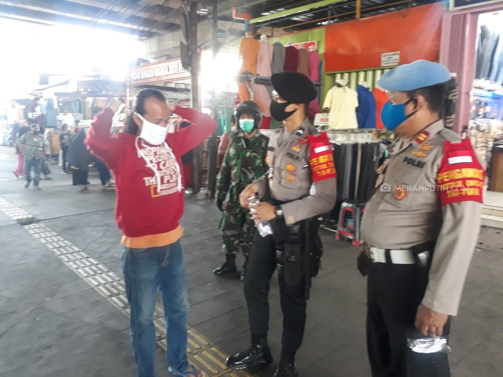 Pasar Tanah Abang Ramai, Polisi Tertibkan Warga yang tak Patuhi Protokol Kesehatan