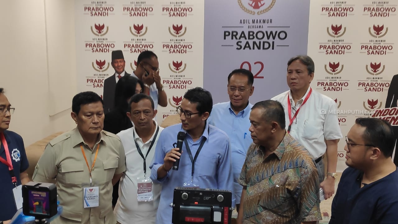 Cawapres Sandiaga Uno bersama tim BPN di Kertanegara 