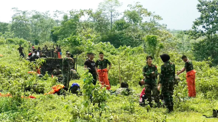 Gokil, Begini Latihan Survival Prajurit TNI dan Pramugari Pesawat Kepresidenan