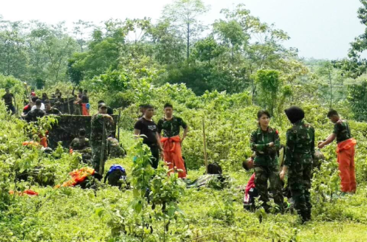 Gokil, Begini Latihan Survival Prajurit TNI dan Pramugari Pesawat Kepresidenan