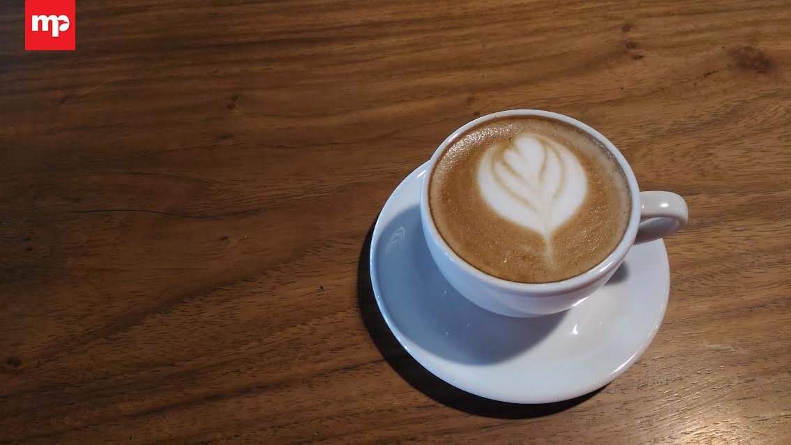Menyesap Cappucino dan Caffelate, Menu Kopi Favorit Pengunjung 5to12 Cafe