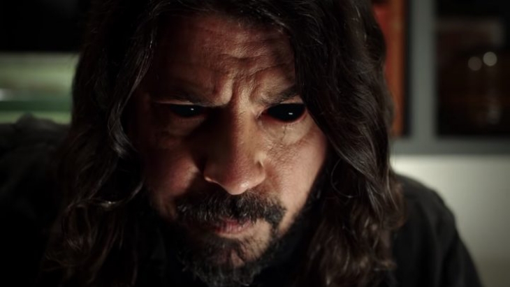 Dave Grohl Kerasukan Iblis di Teaser Film ‘Studio 666’
