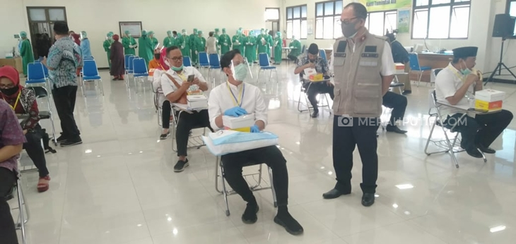Bakal cawali, Gibran Rakabuming Raka jalani tes kesehatan di RSUD dr Moewardi Solo. (MP/Ismail)