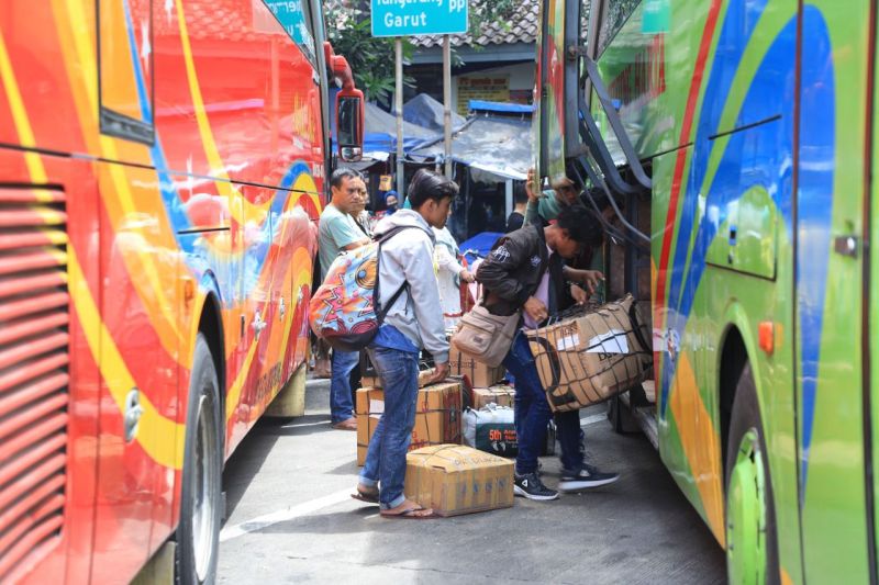 Menhub Minta Warga  Percepat Jadwal Perjalanan Lebih Awal Buat Urai Kepadatan di Puncak Arus Mudik
