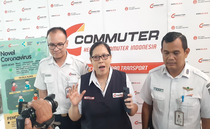 Cegah corona, KCI bagikan masker untuk setiap penumpang