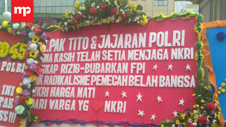 Karangan Bunga Bubarkan FPI Warnai Mabes Polri