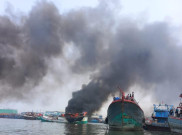 Dua Kapal Ikan di Pelabuhan Muara Baru Jakut Terbakar
