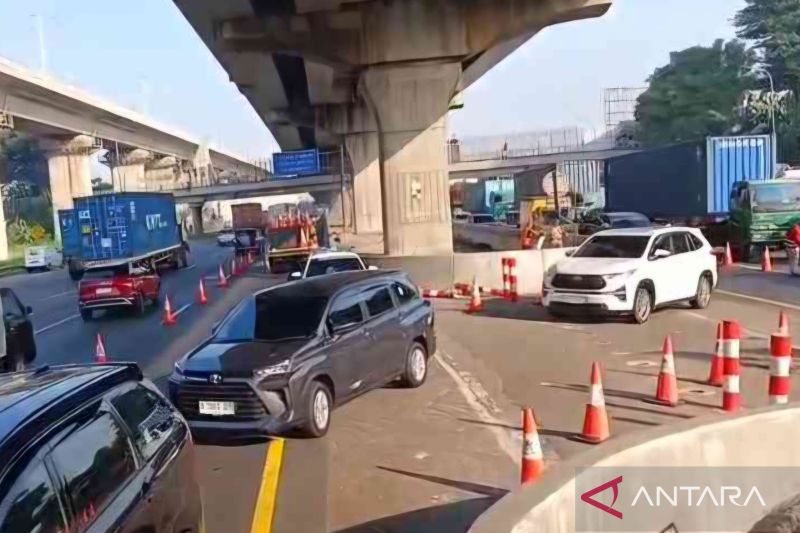 Hati-Hati Ada Perbaikan Jalan, Contraflow Diberlakukan di Tol Jakarta-Cikampek KM 23-28