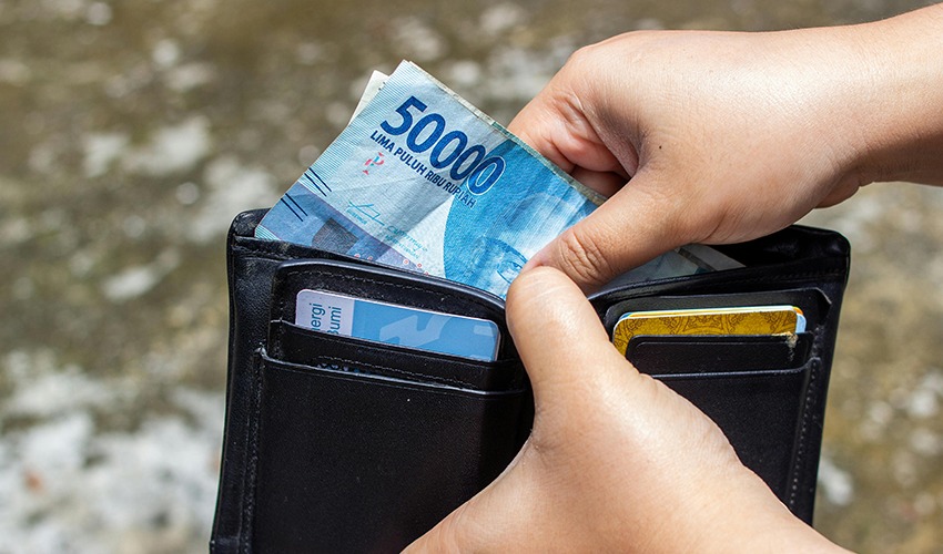 Penelitian Mengatakan Orang Akan Dinilai Bahagia Jika Punya Tabungan Rp 1,2 Miliar. Bener Gak?