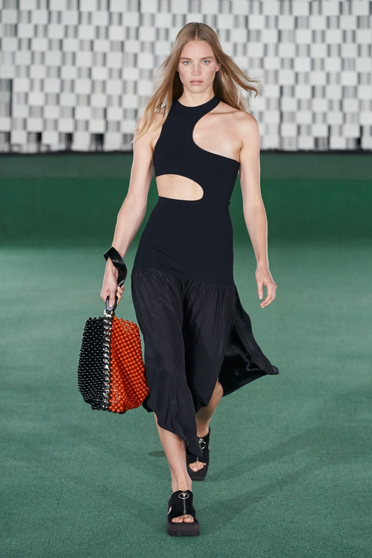 Ada 'Jamur' di Rancangan Fesyen Stella McCartney