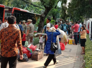 Imigran Pencari Suaka Kepung Lahan Penampungan dengan Kendaraan Pribadi