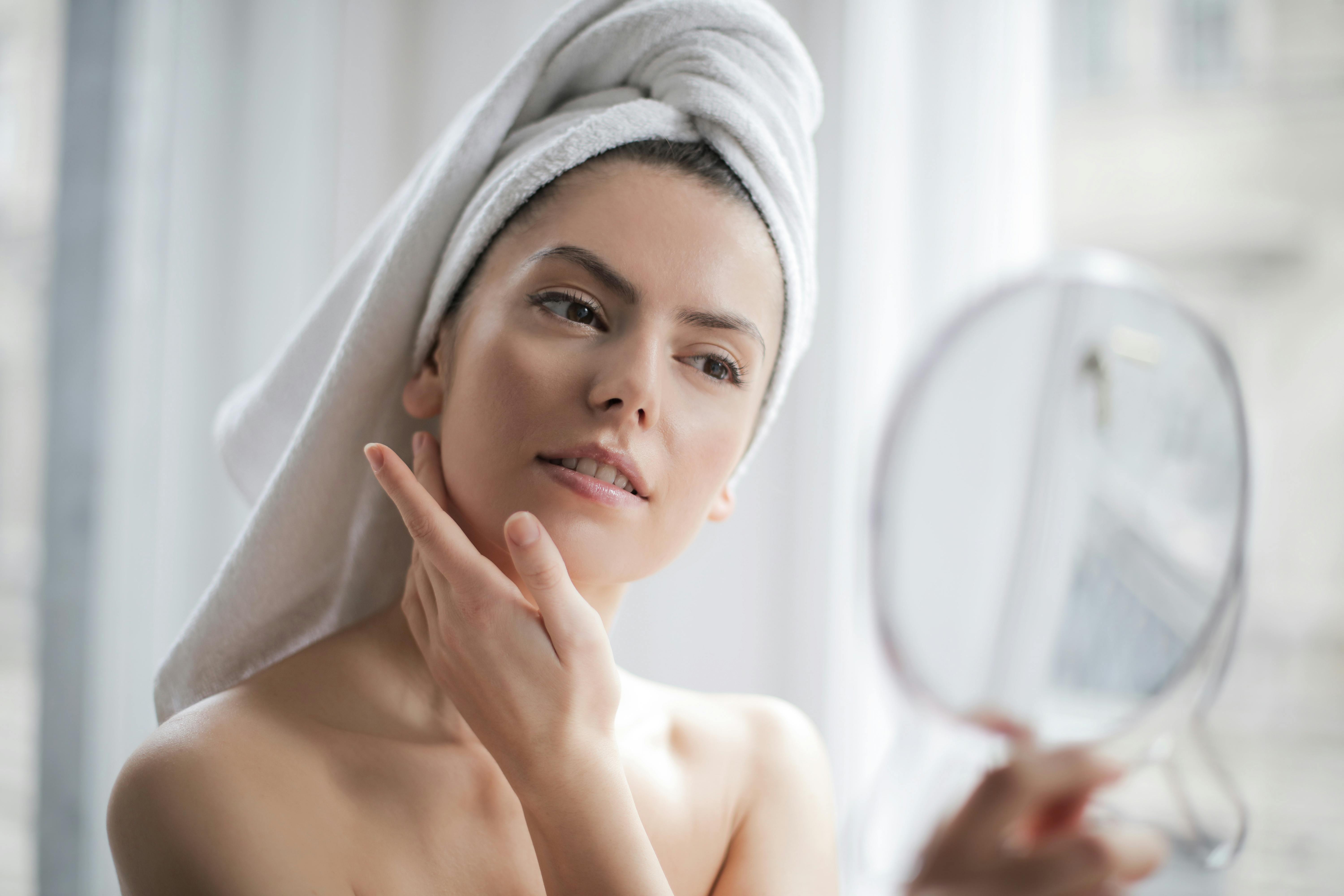 Skincare Topikal atau Injeksi, Mana yang Lebih Bagus?