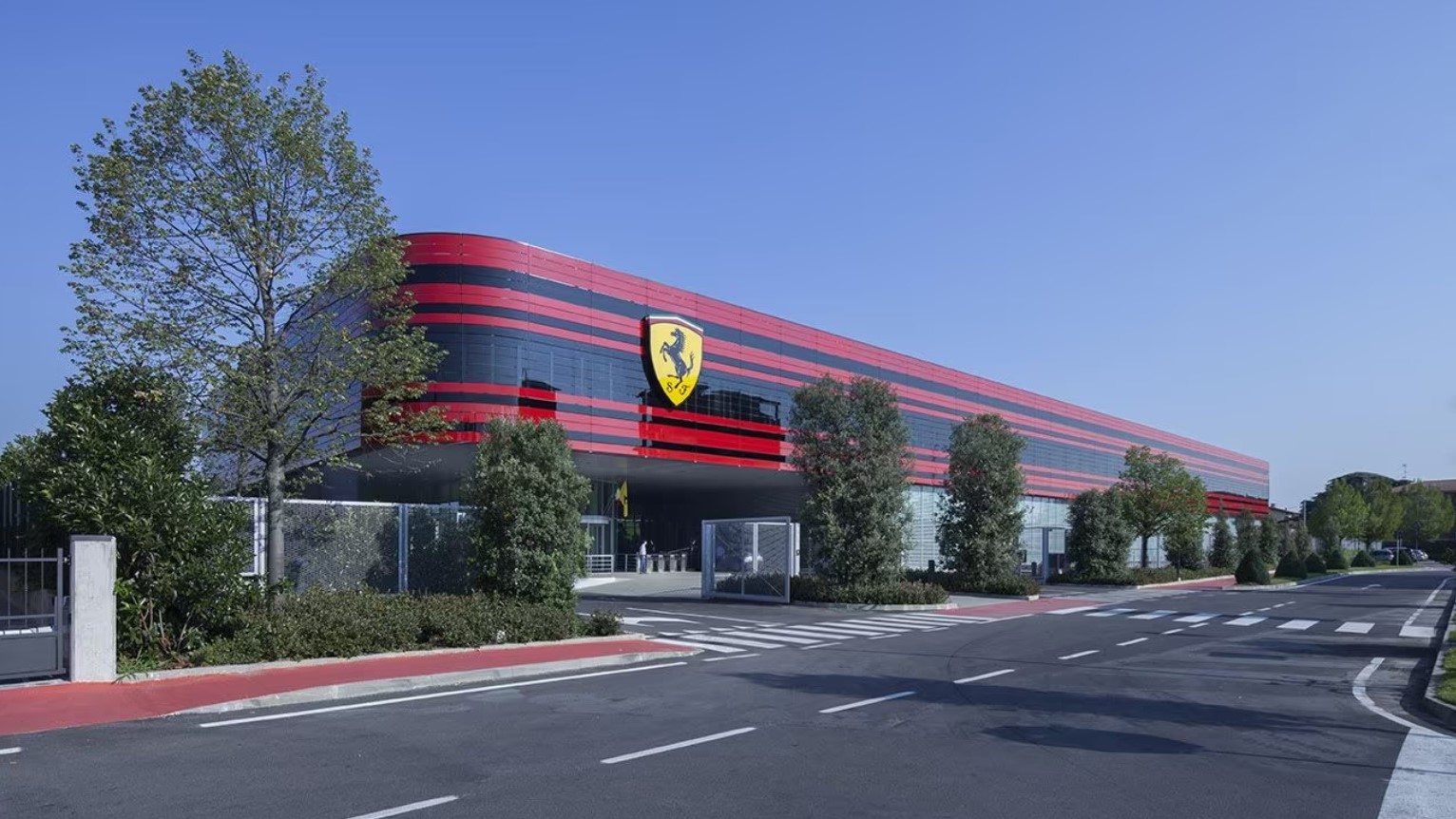 Ferrari Bujuk Karyawannya Beli Saham Perusahaan