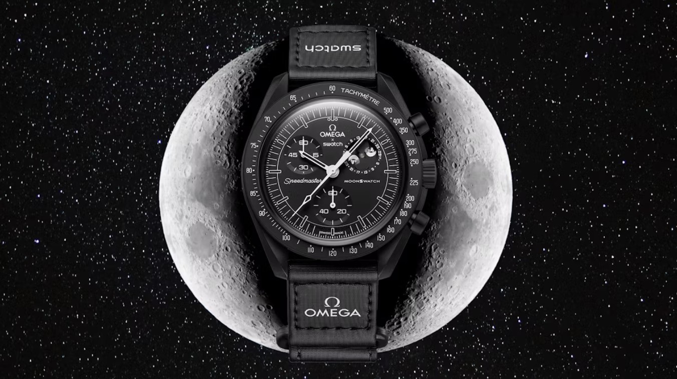 Moonswatch Snoopy Kini Hadir dalam Warna Serba Hitam