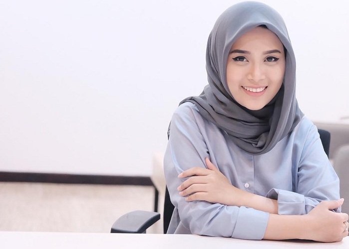 Instagram @restuanggraini