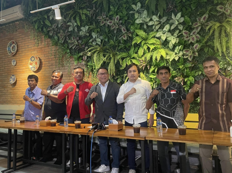 Fary Djemi Francis Mundur dari Caketum PSSI, Dukung Erick Thohir
