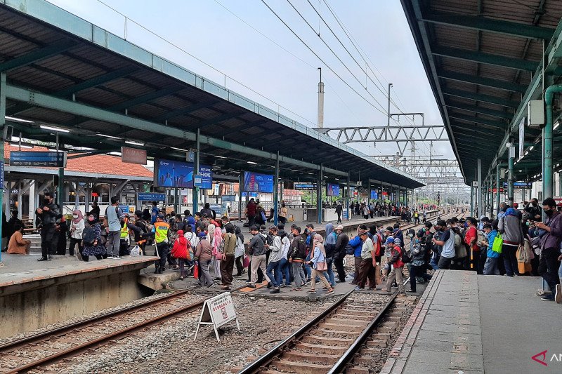 KCI Tegaskan Operasional KRL Masih Ikuti Aturan PSBB