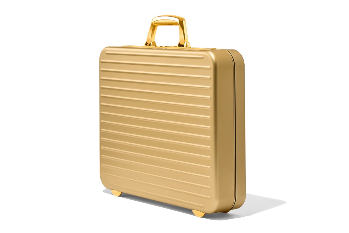 Bergaya Layaknya Eksekutif Muda dengan Gold Attache Briefcase dari Rimowa