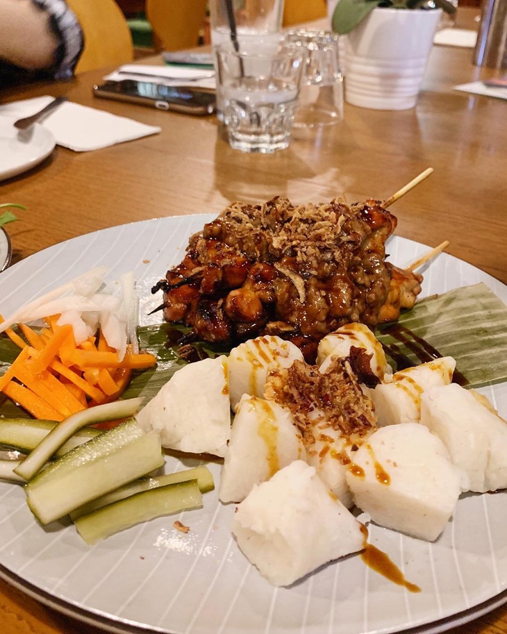 Menu sate di Sendok Garpu. (Foto: instagram.com/enriqueacastillo)
