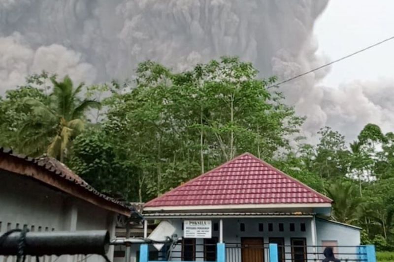 Material Vulkanis Terbentuk, Lahar Ancam Lembah Semeru