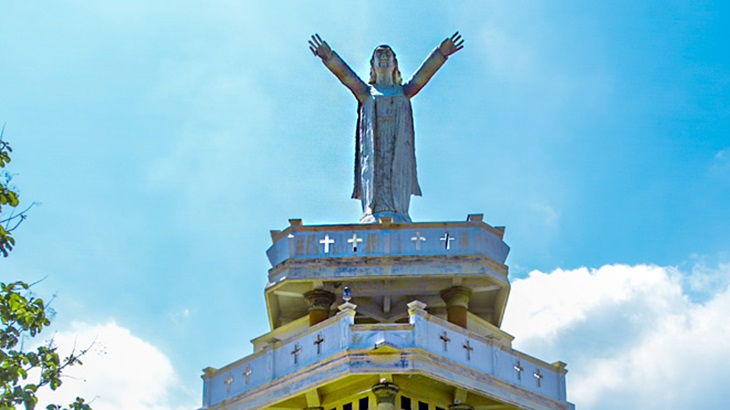 Munumen Yesus Raja di Maluku. (Foto/marketplus.co.id)