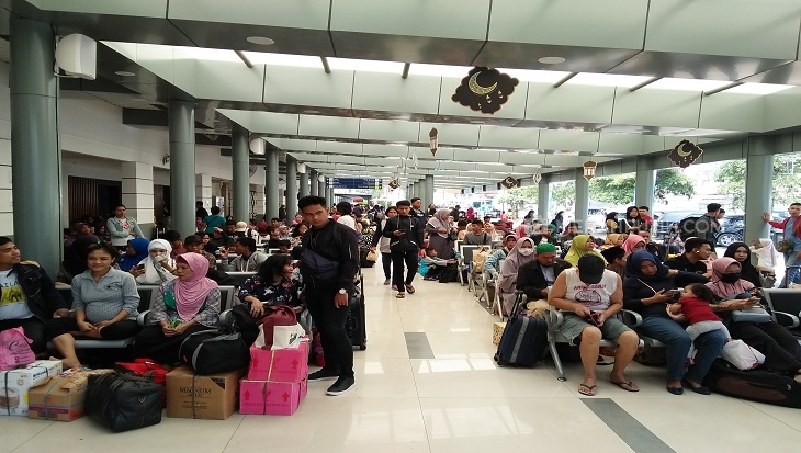 Stasiun Pasar Senen Mulai Dipadati Pemudik