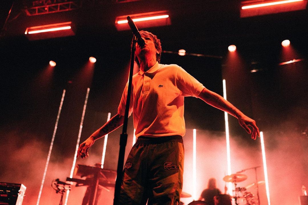 Bukan Ancol, Louis Tomlinson Bakal Konser di Bengkel Space SCBD