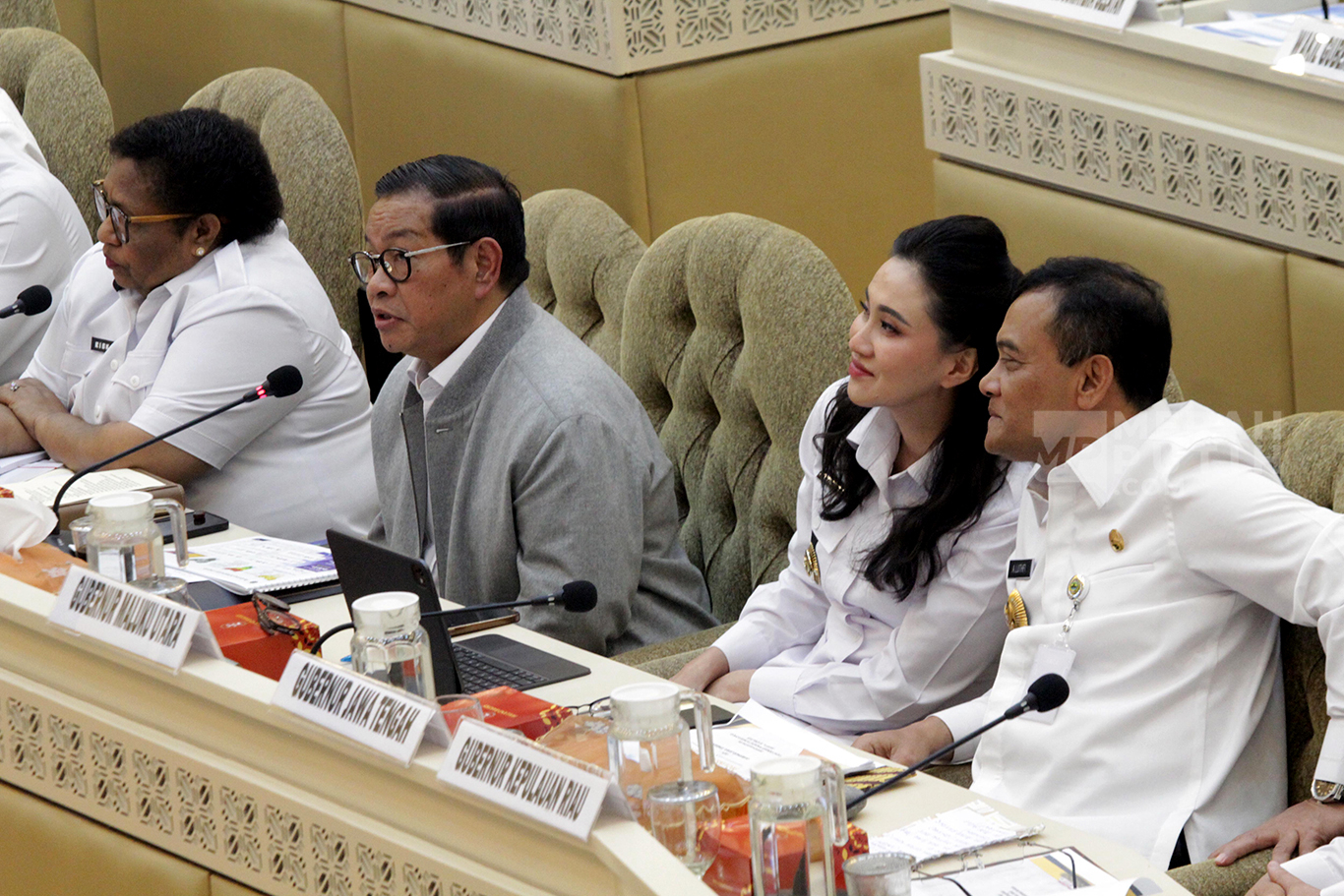 Raker Wamendagri dan Gubernur DKI Jakarta dengan Komisi II DPR Bahas Dana Transfer Pusat ke Daerah