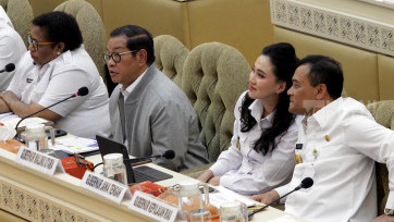 Raker Wamendagri dan Gubernur DKI Jakarta dengan Komisi II DPR Bahas Dana Transfer Pusat ke Daerah