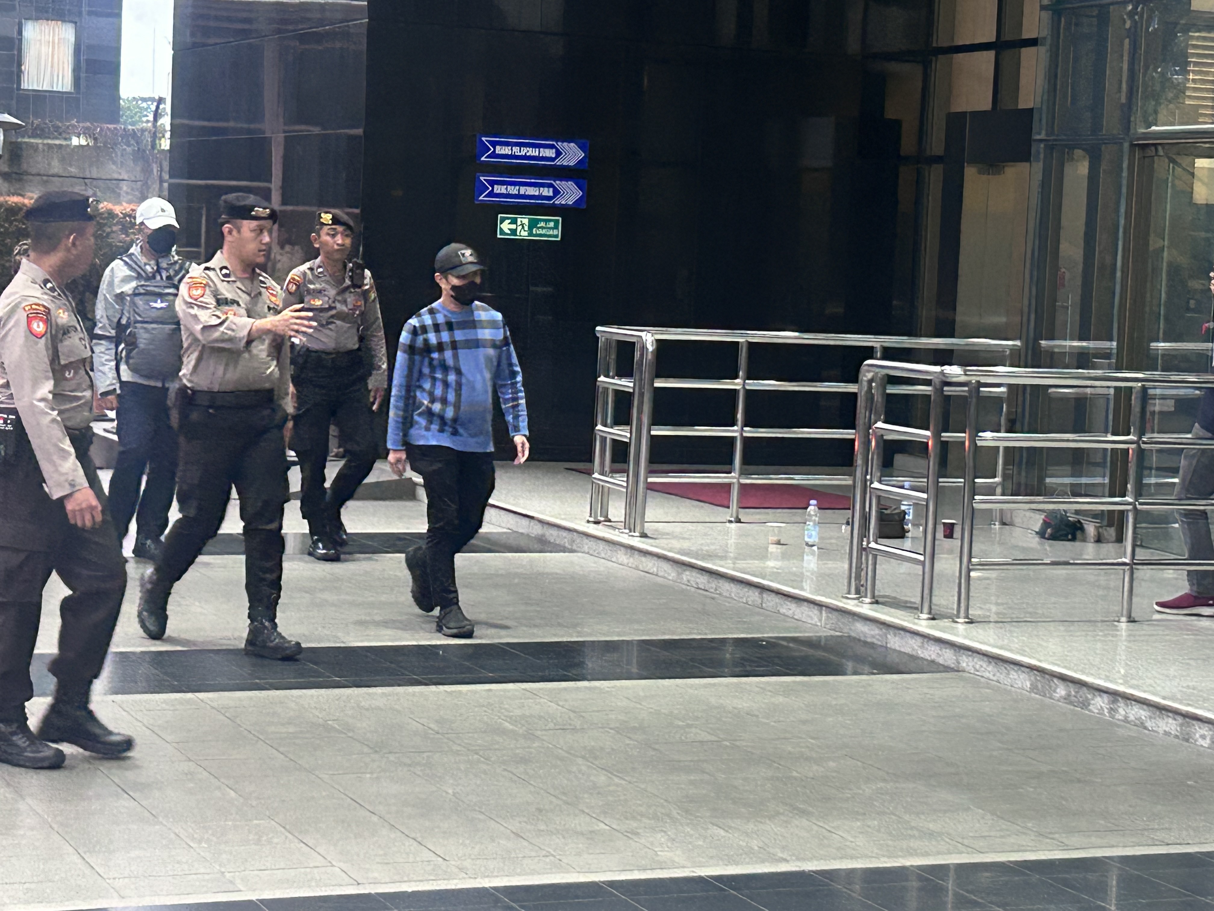 Terjaring OTT, Pj Wali Kota Pekanbaru Digiring ke KPK