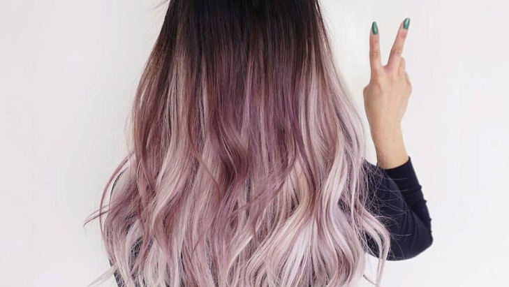 Minggu, Waktunya Warnai Rambut, Mending Ombre atau Balayage?