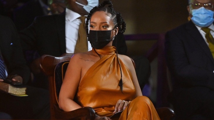 Rihanna Terima Gelar Pahlawan Nasional Barbados