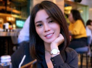 Bintang 'Eifel I'm in Love 2' Meninggal Dunia, Melly Goeslaw dan Shandy Aulia Berduka