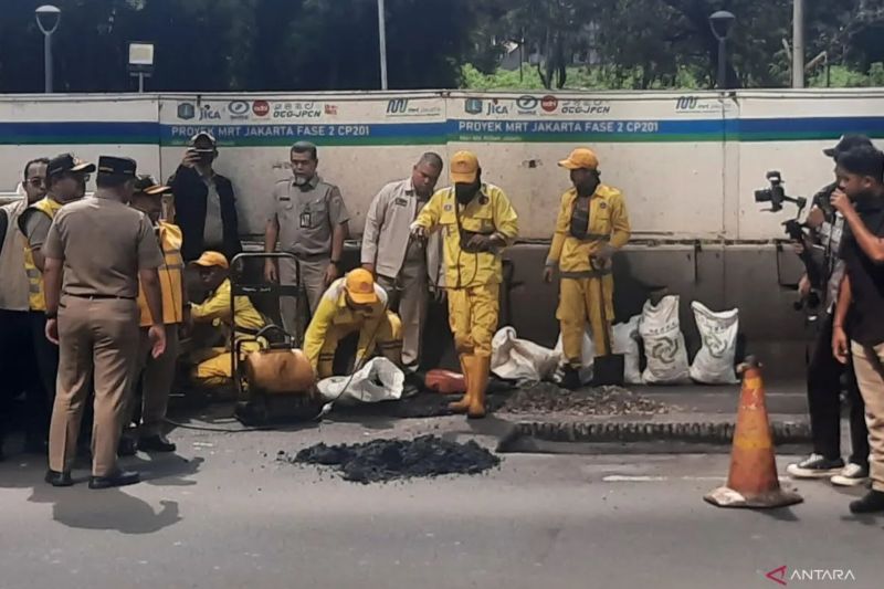 Siswa Tewas Akibat Jalan Berlubang, Pramono Perintahkan Tambal Sementara Walau Masih Hujan