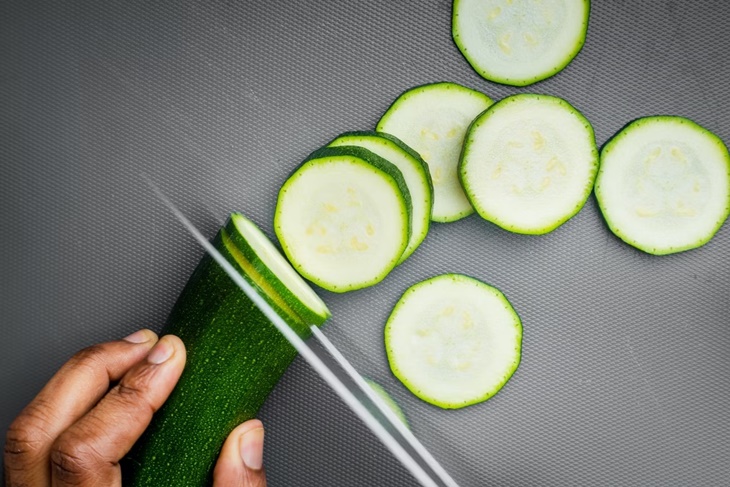 Buah Tinggi Air untuk Menghidrasi Tubuh