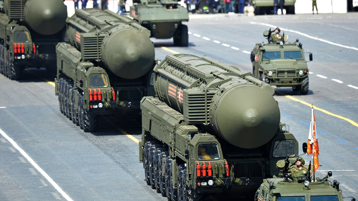Rudal Rusia saat parade di Lapangan Merah, Moskow. (en.kremlin.ru)