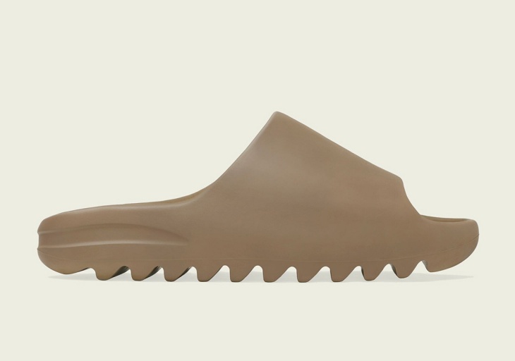 Adidas yeezy slides core. (Foto Sneaker News)
